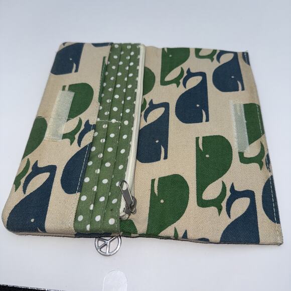 Bungalow 360 Women's Canvas Wristlet Navy Blue Green Whale Vegan Clutch Wallet - Picture 3 of 8
